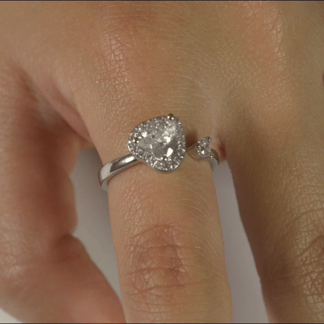 Anillo Giratorio Corazón con Zirconias Plateado