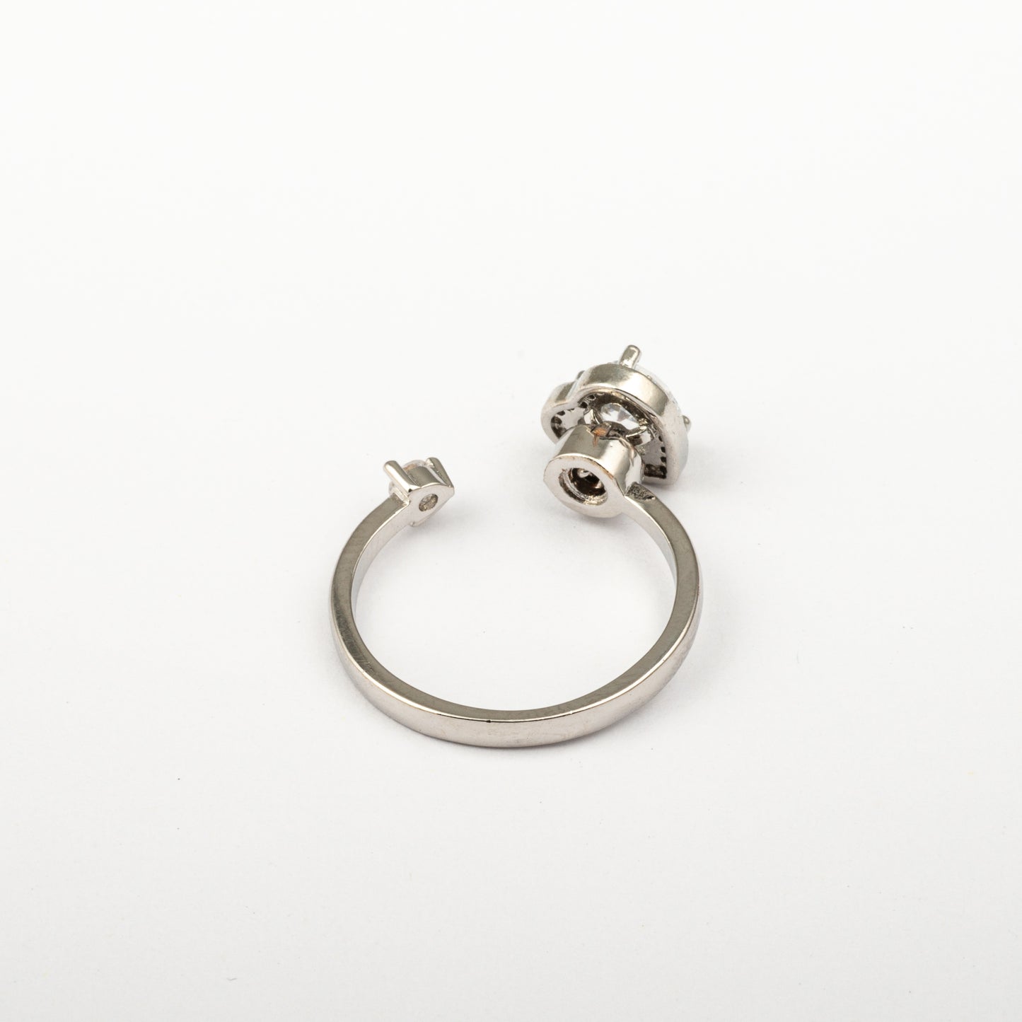 Anillo Giratorio Corazón con Zirconias Plateado