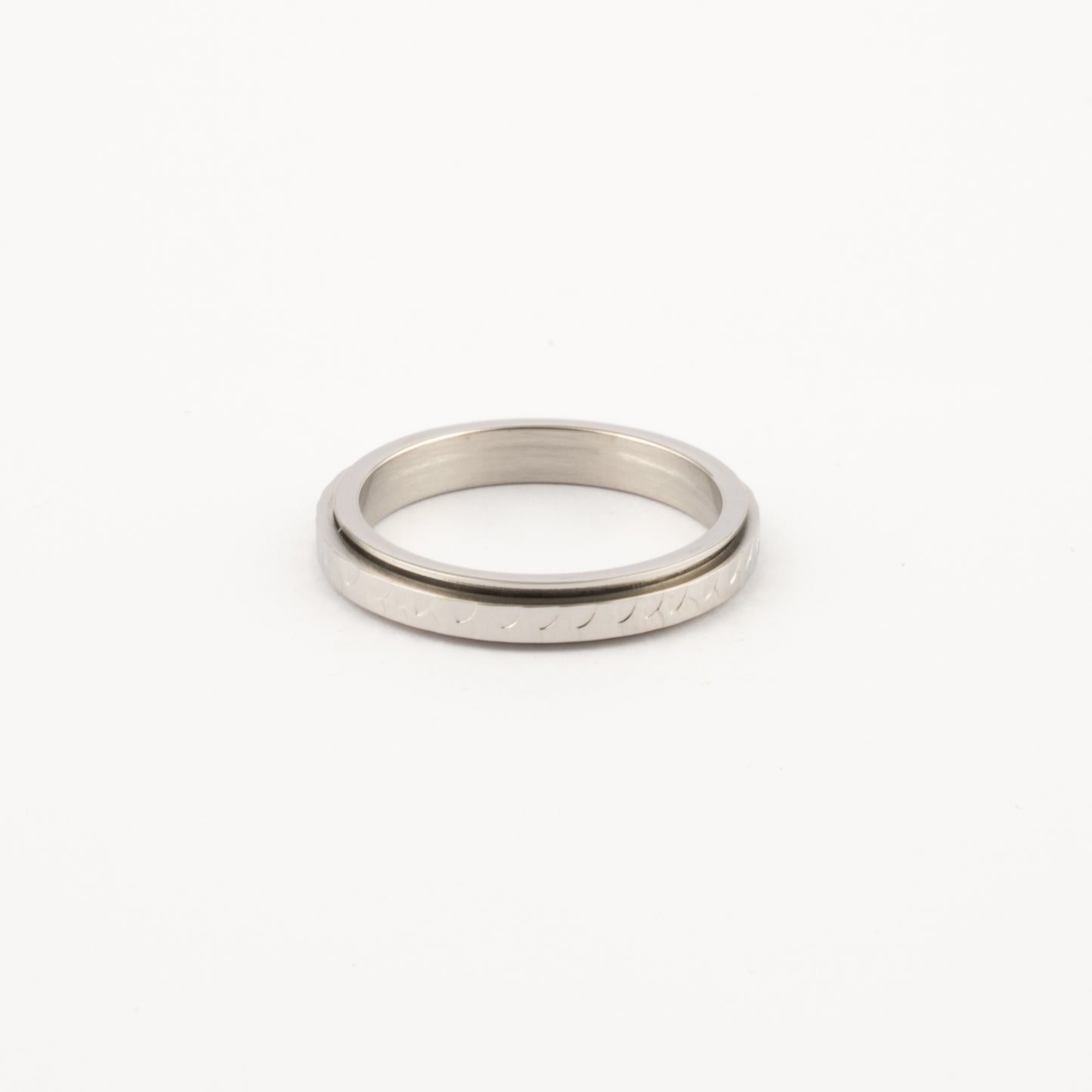 Anillo Deslizante Delgado Hammered Plateado