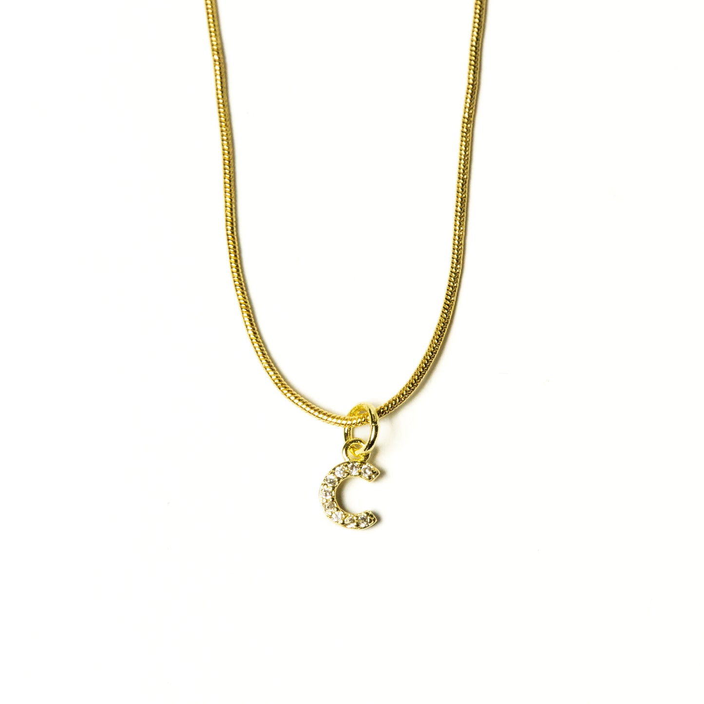 Collar Letra C - Agosto 18