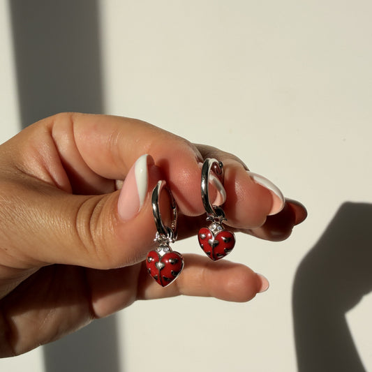 Aretes Argolla Plata S925 Mariquita Corazón en mano