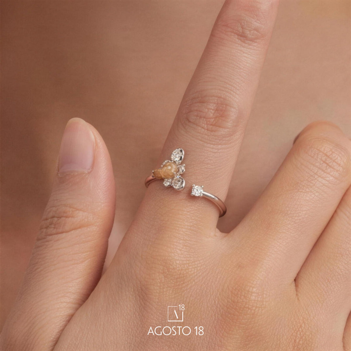 Anillo Plata S925 Abeja y Jade – así se ve puesto