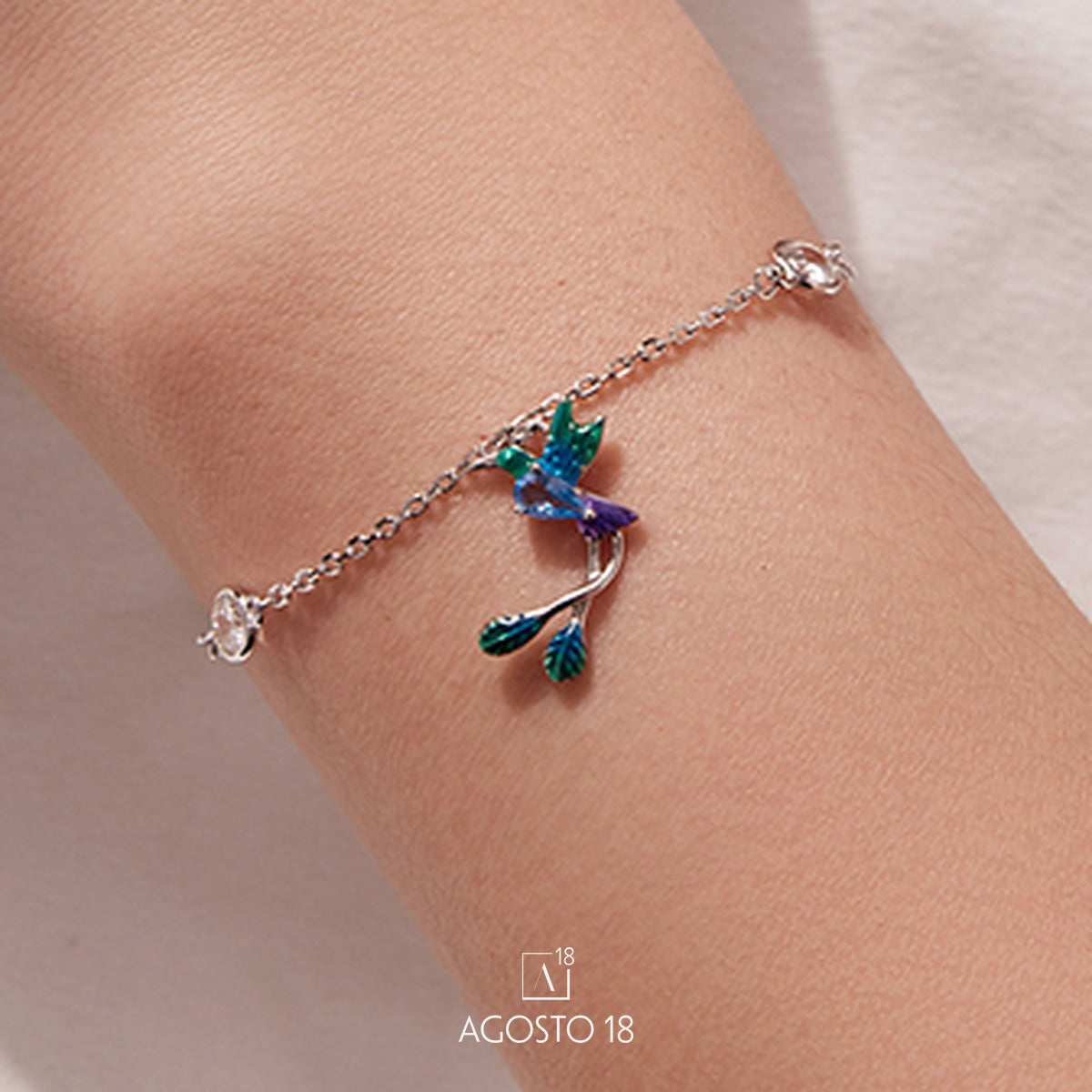 Pulsera Plata S925 Colibrí y Flor Lila – así se ve puesto