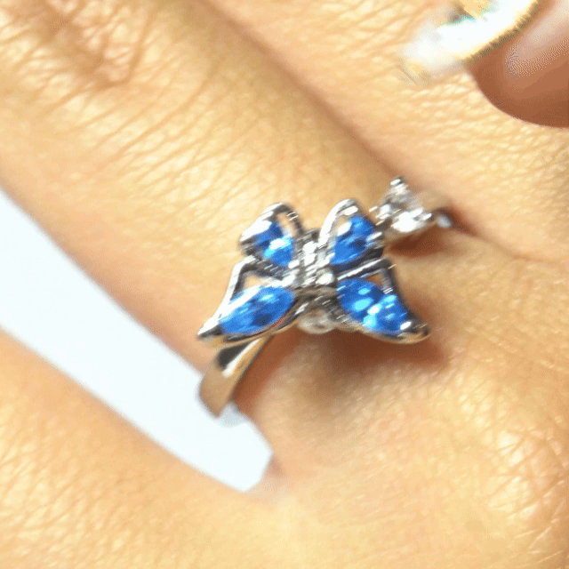 Anillo Giratorio Mariposa Plateado y Celeste - Agosto 18