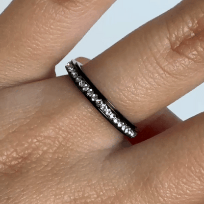 Anillo Deslizante Delgado Zirconias Negro