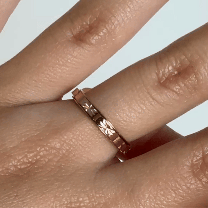 Anillo Deslizante Delgado Textura 1 Oro Rosa