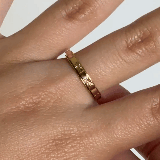 Anillo Deslizante Delgado Textura 1 Dorado