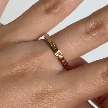 Anillo Deslizante Delgado Textura 1 Dorado