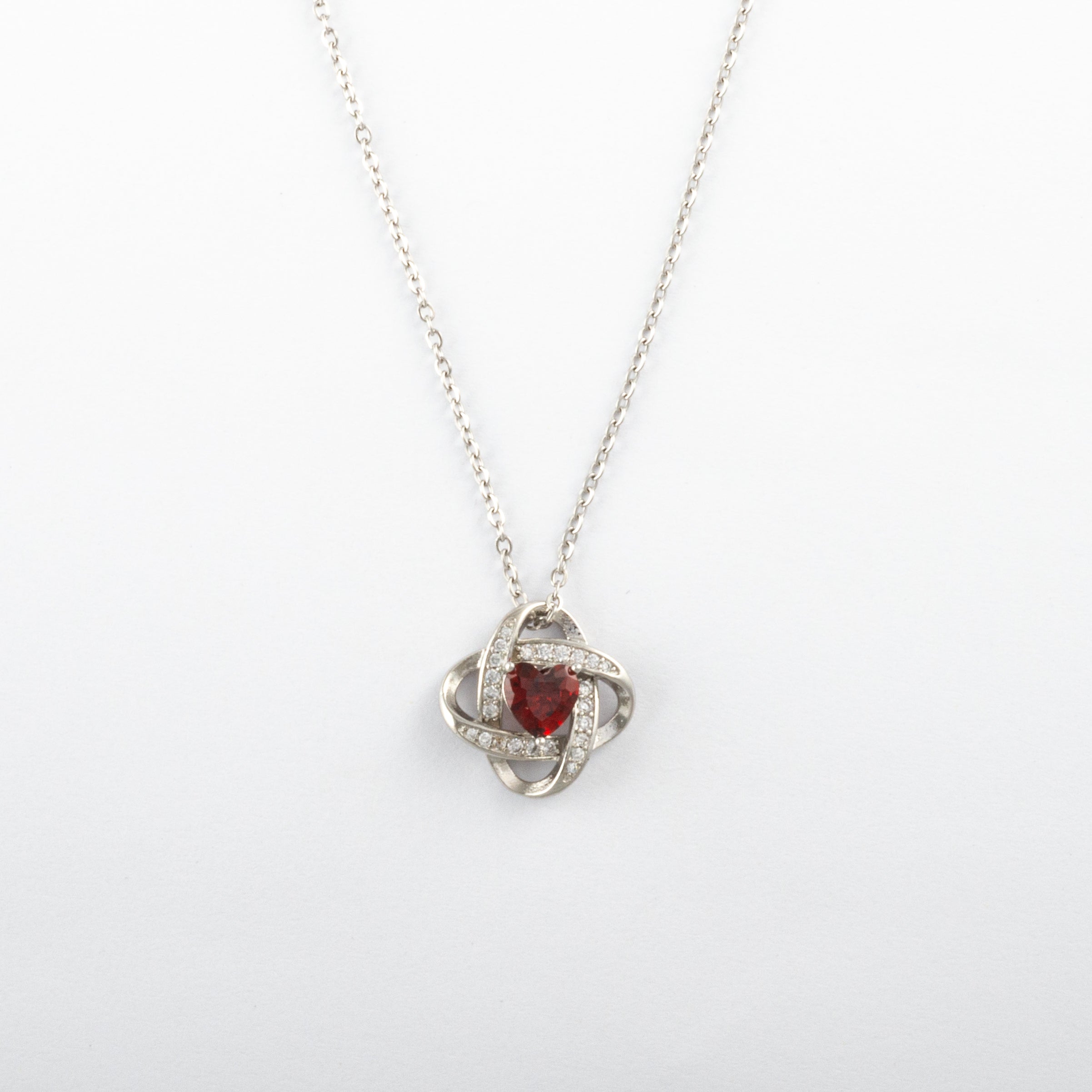 Collar Junio Runethia - Agosto 18