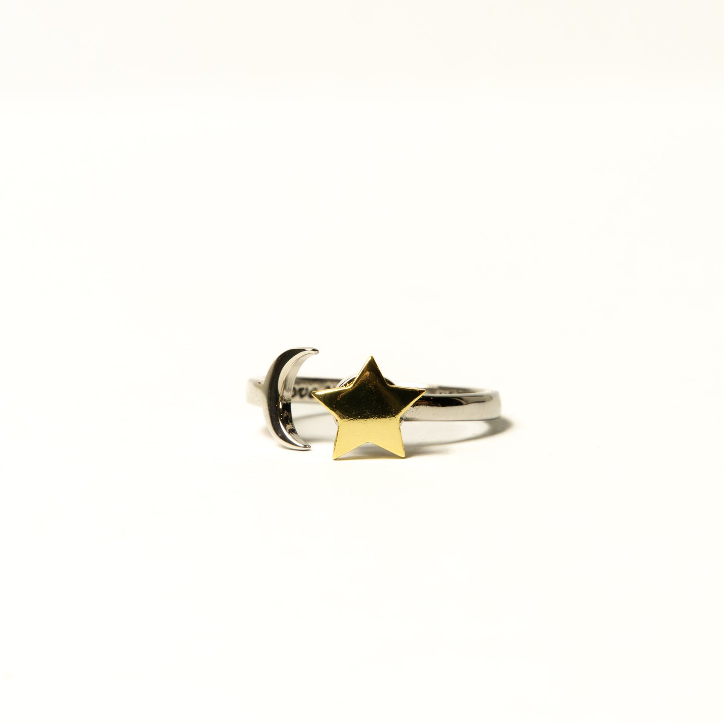 Anillo Giratorio Grabado Estrella y Luna - Agosto 18
