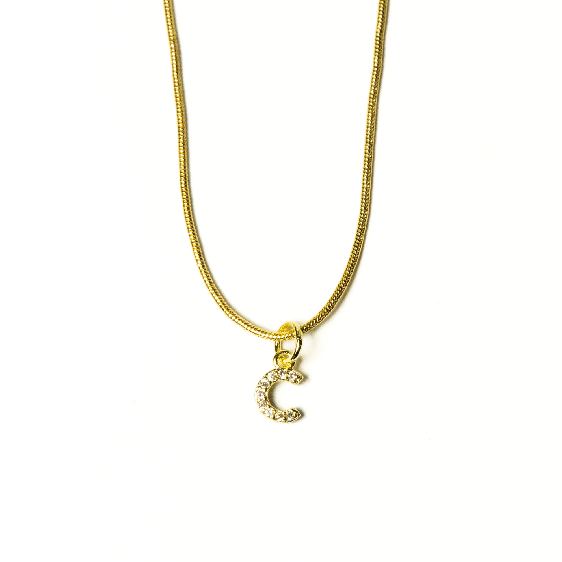 Collar Letra C - Agosto 18