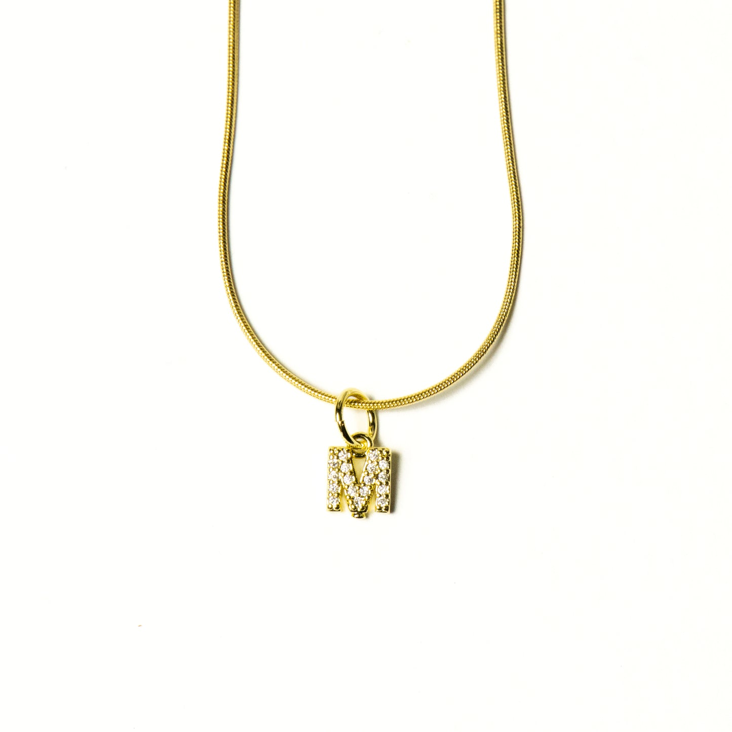 Collar Letra M - Agosto 18