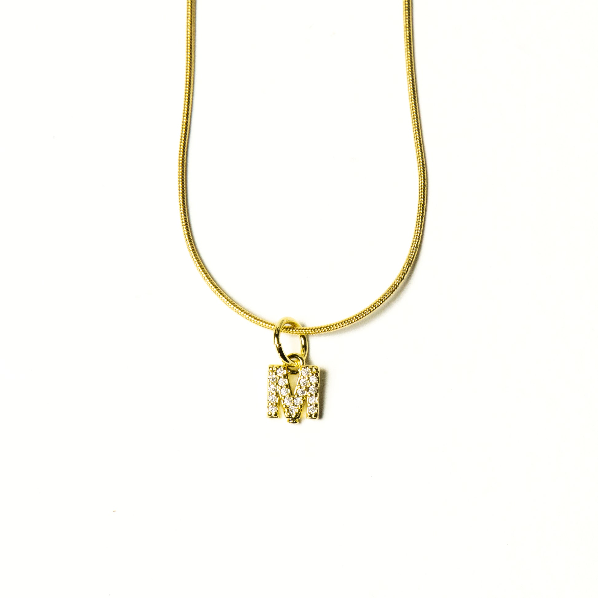Collar Letra M - Agosto 18