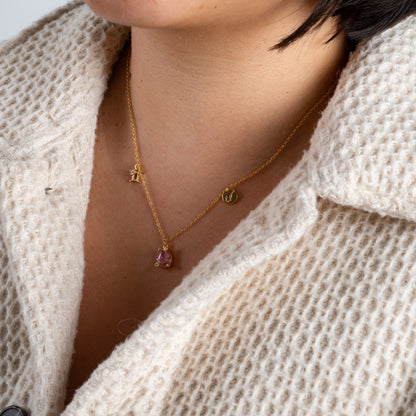 Collar Constelación Géminis S925 dorado en modelo