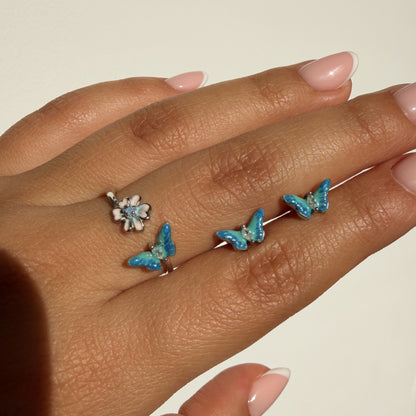Set Anillo Mariposa en Flor y Aretes Mariposa Azul Plata S925 en mano