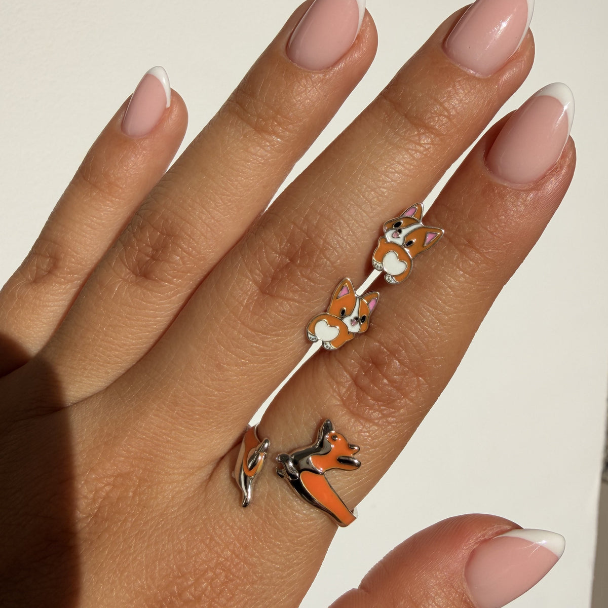 Set Anillo y Aretes Plata S925 Perrito Corgi en mano