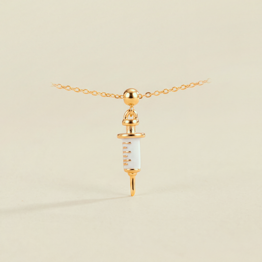 Charm S925 Jeringa Médica Dorado
