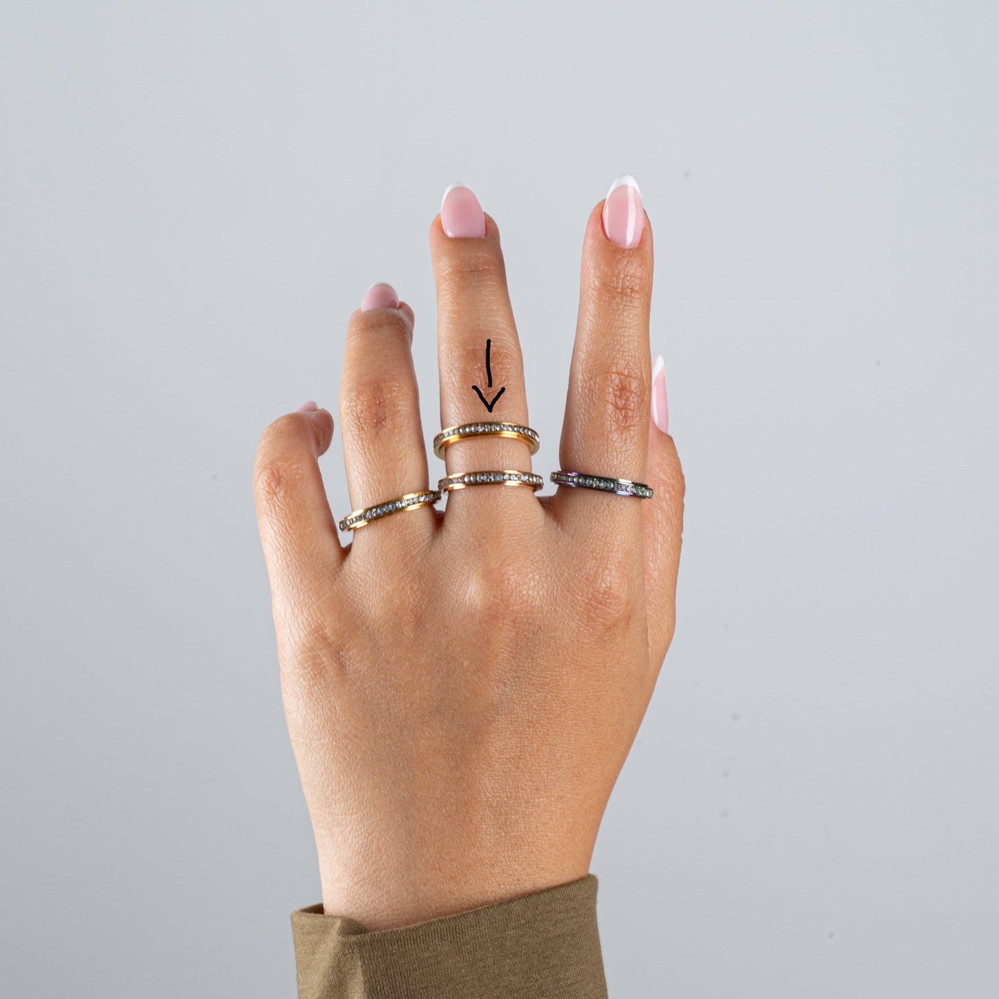 Anillo Deslizante Delgado Zirconias Dorado