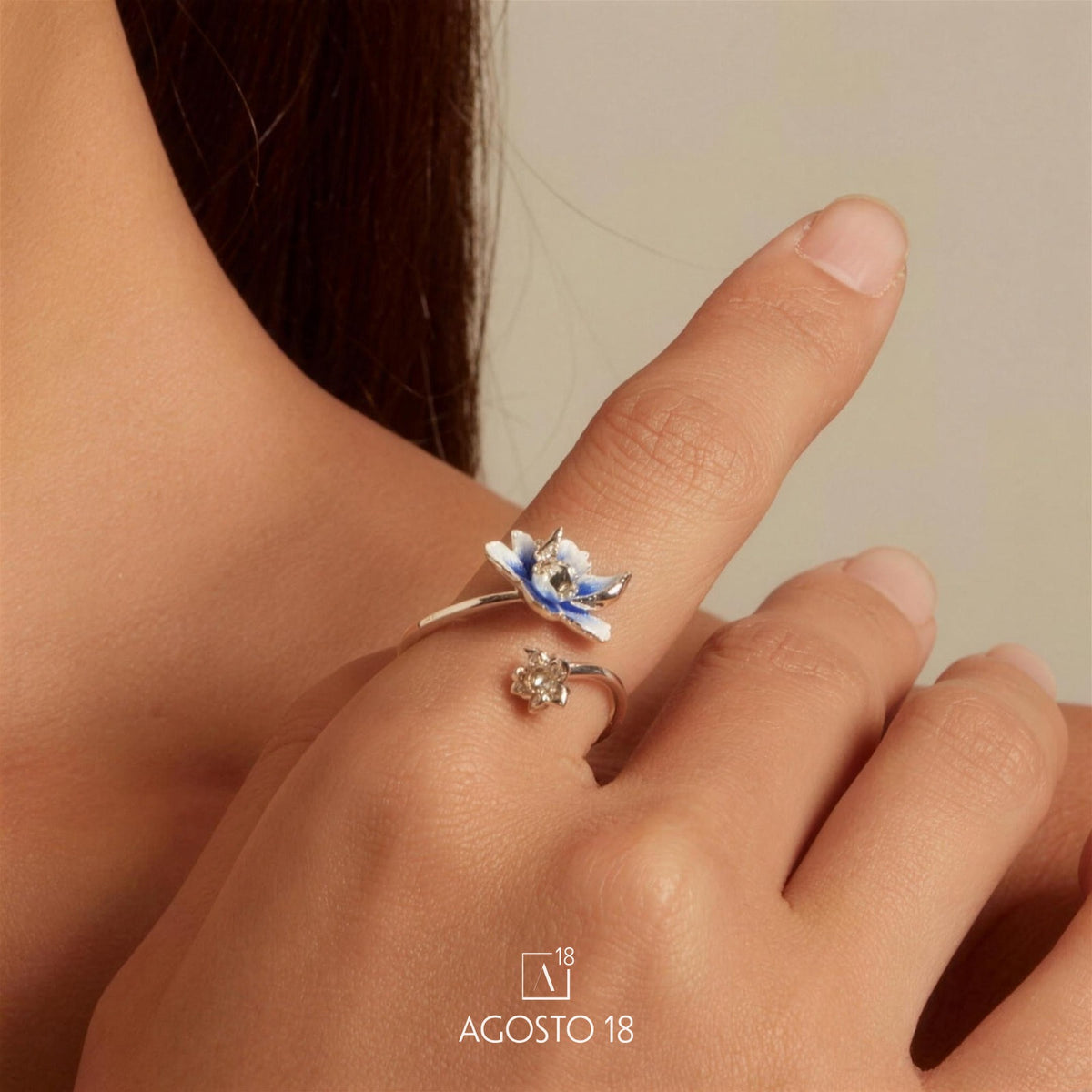 Anillo Plata S925 Flor de Loto Azul – así se ve puesto