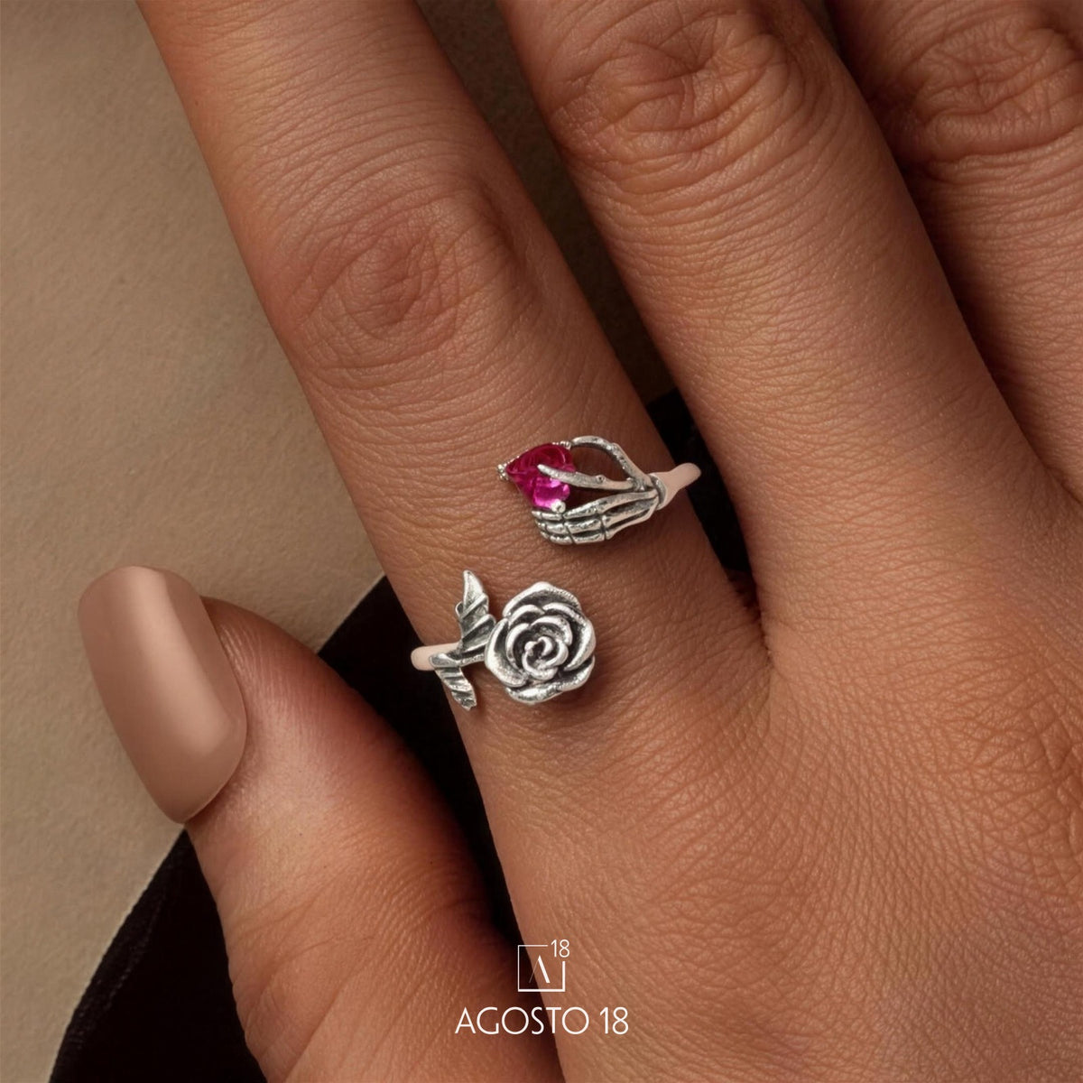 Anillo Plata S925 Mano Esqueleto y Rosa – así se ve puesto