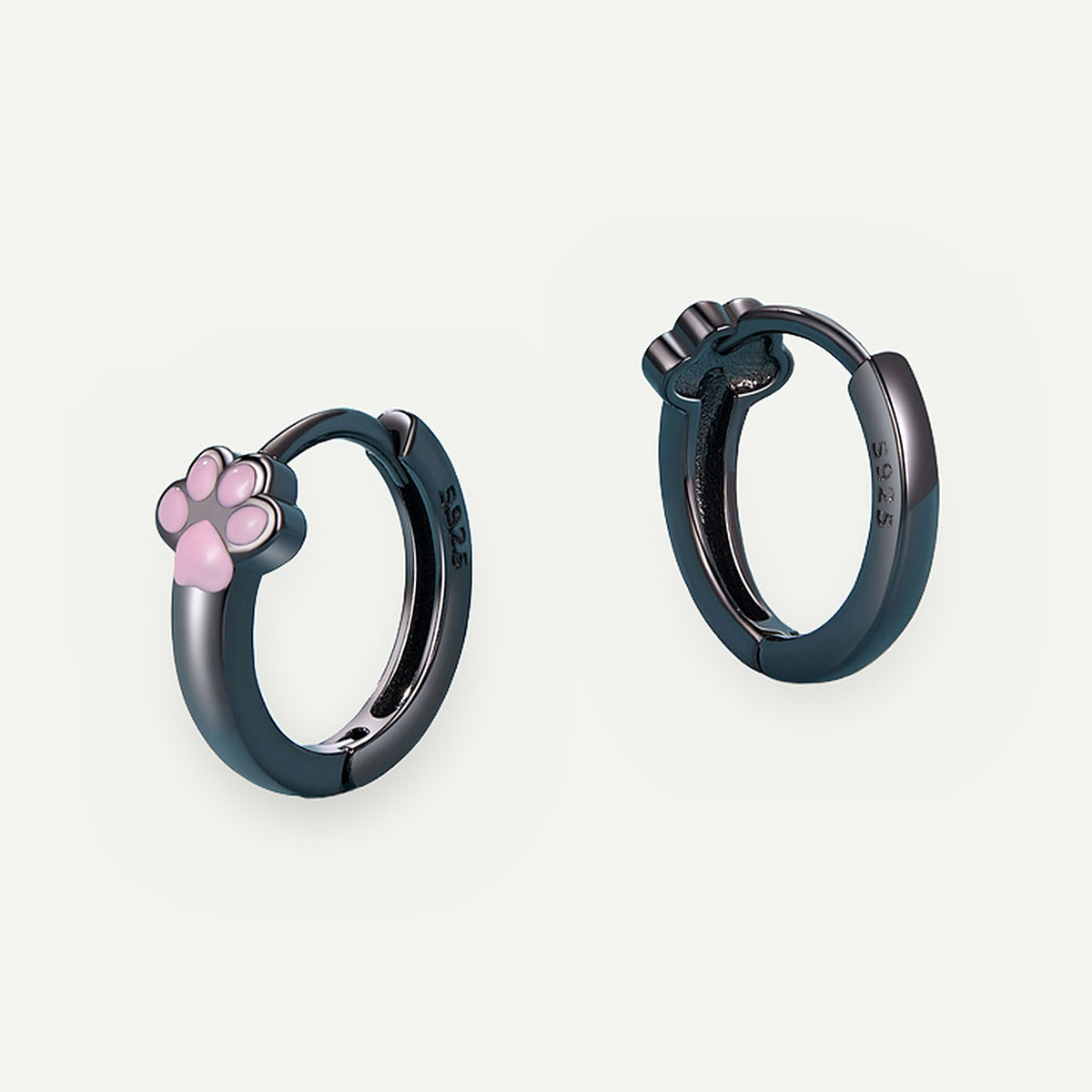 Aretes Argolla Negros Plata S925 Huella de Gato – detalle
