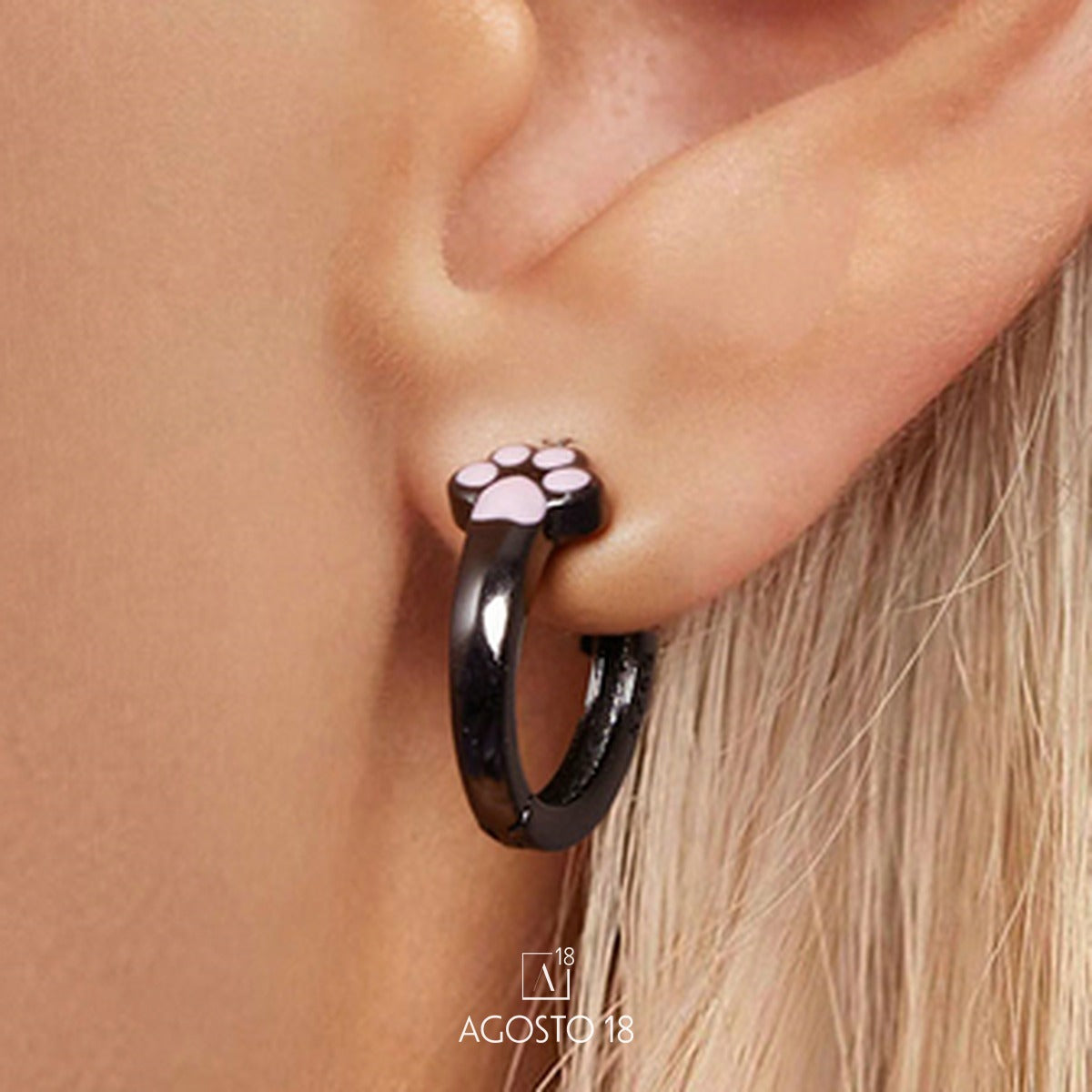 Aretes Argolla Negros Plata S925 Huella de Gato – así se ve puesto
