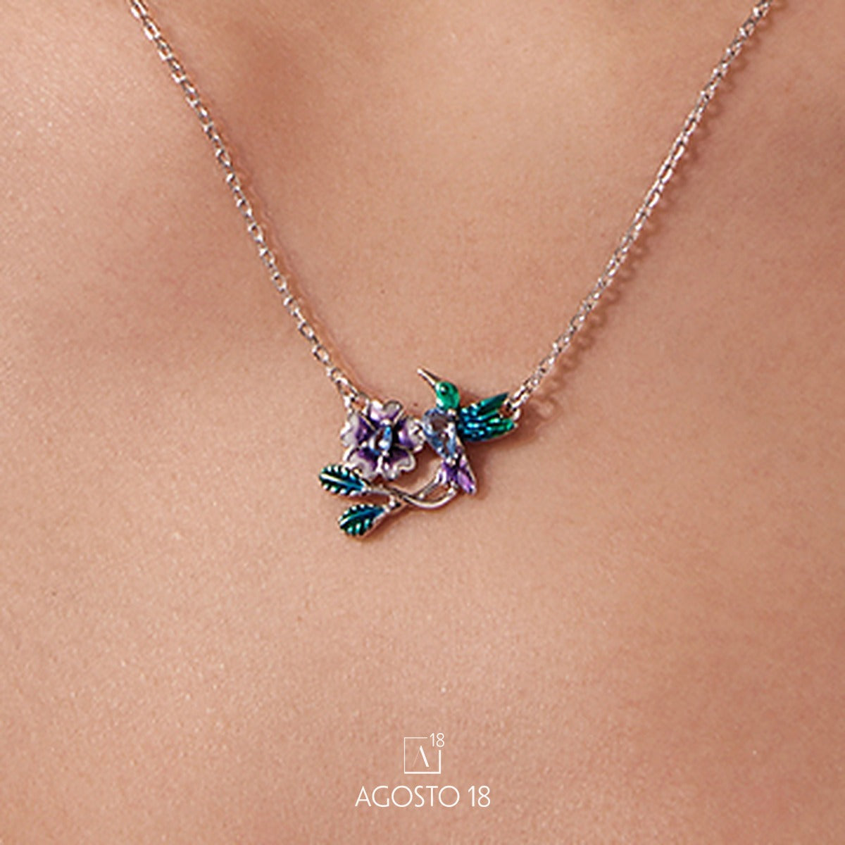 Collar Plata S925 Colibrí y Flor Lila – así se ve puesto
