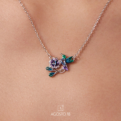 Collar Plata S925 Colibrí y Flor Lila – así se ve puesto