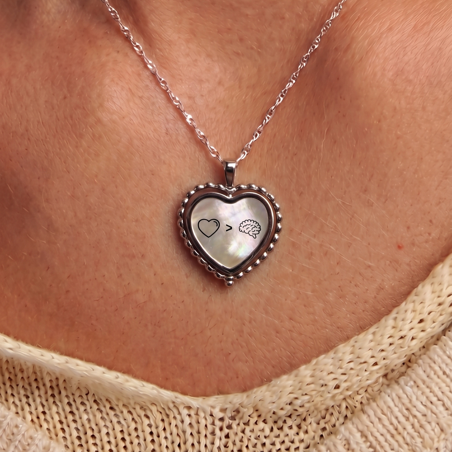 Collar Corazón Doble · Agosto 18