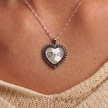 Collar Corazón Doble · Agosto 18
