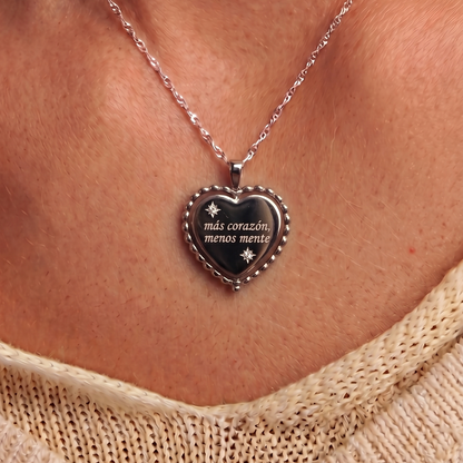 Collar Corazón Doble · Agosto 18