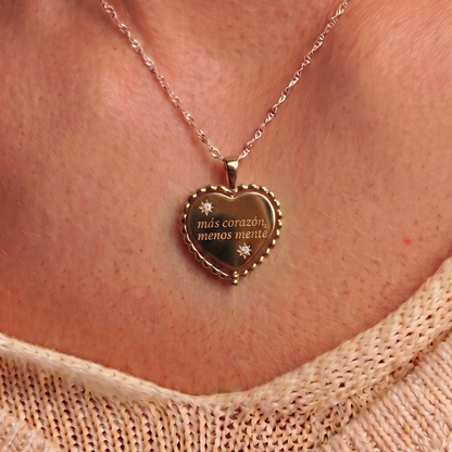 Collar Corazón Doble · Agosto 18