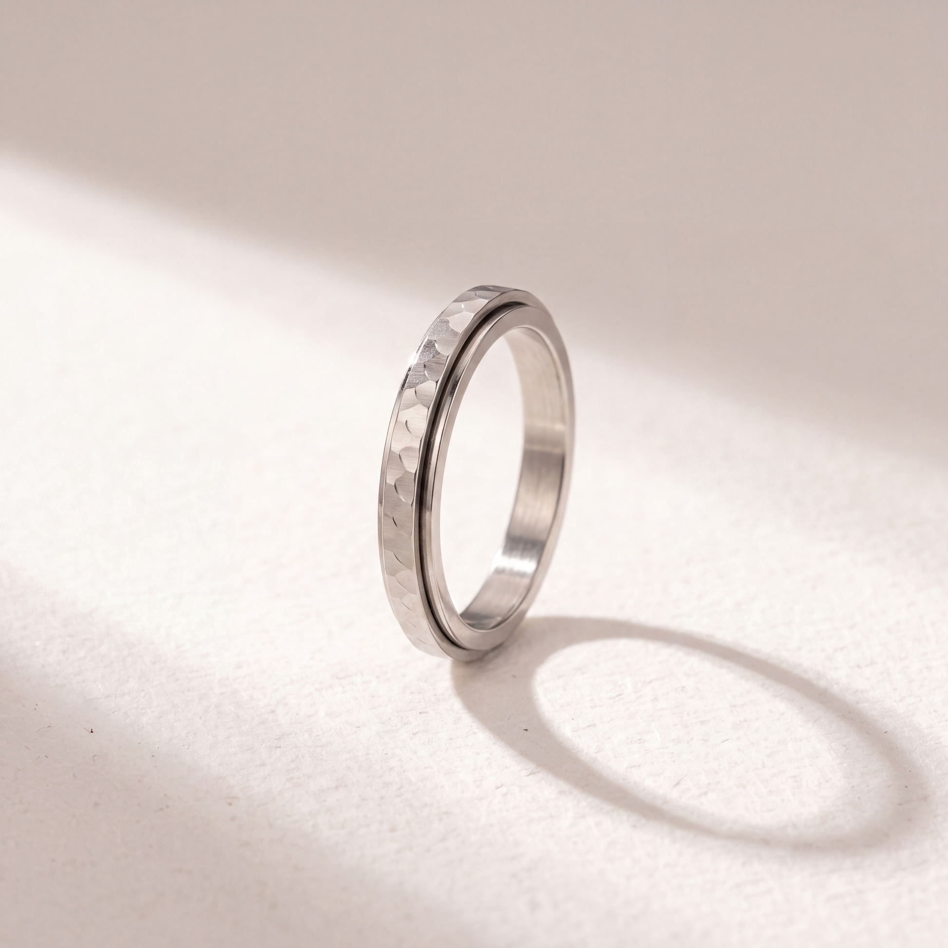 Anillo Deslizante Delgado Hammered