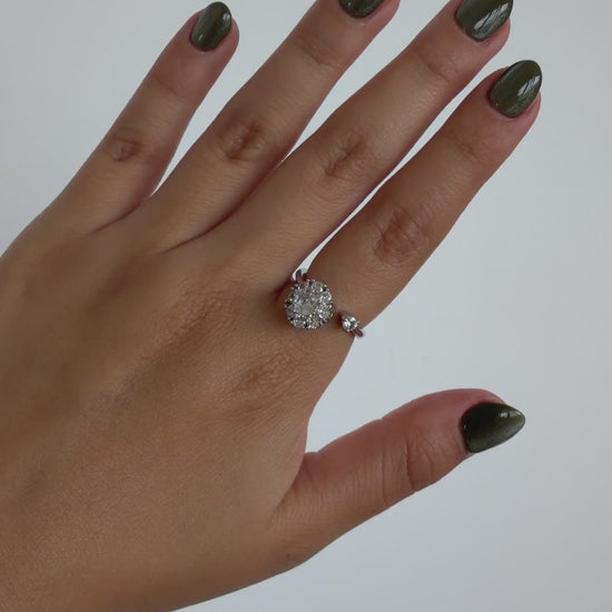 Anillo Antiestrés Kaelia — video del producto girando en la mano