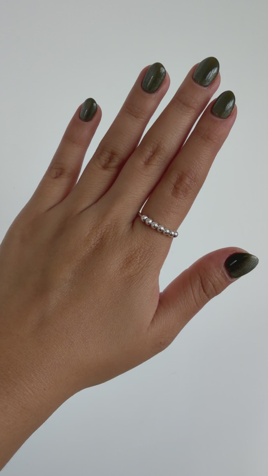 Anillo Anti-Estrés Plata S925 Abaco Plateado — video del producto girando en la mano