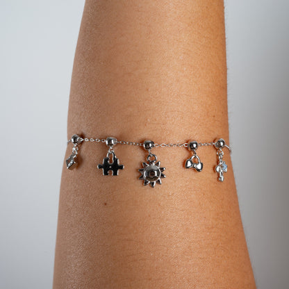 Charm S925 Rombo Cristal puesto en la pulsera Agosto 18, acabado plateado