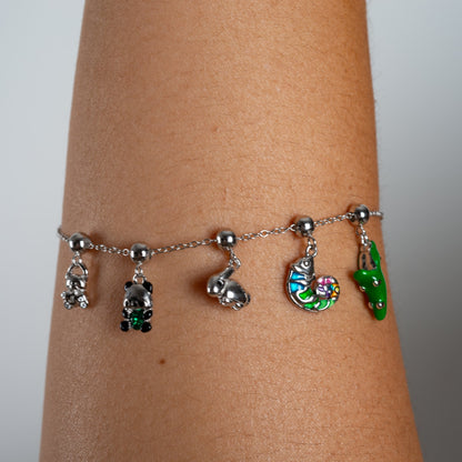 Charm S925 Osito puesto en la pulsera Agosto 18, acabado plateado