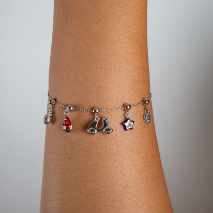 Charm S925 Piña puesto en la pulsera Agosto 18, acabado plateado