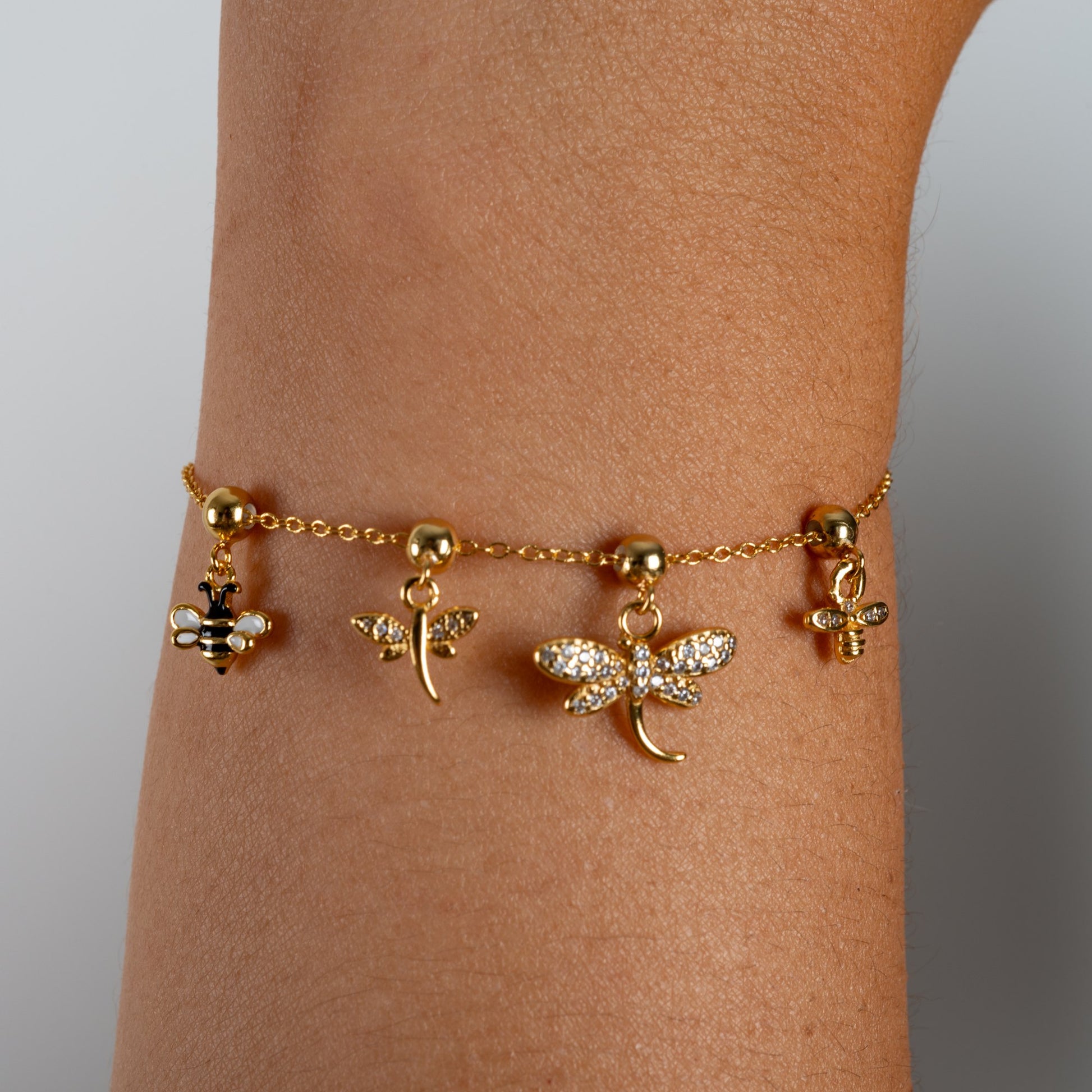 Charm S925 Libélula Pavé puesto en la pulsera Agosto 18, acabado dorado